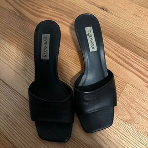 Steve Madden Black Women's kitten heel sandal size 8.5